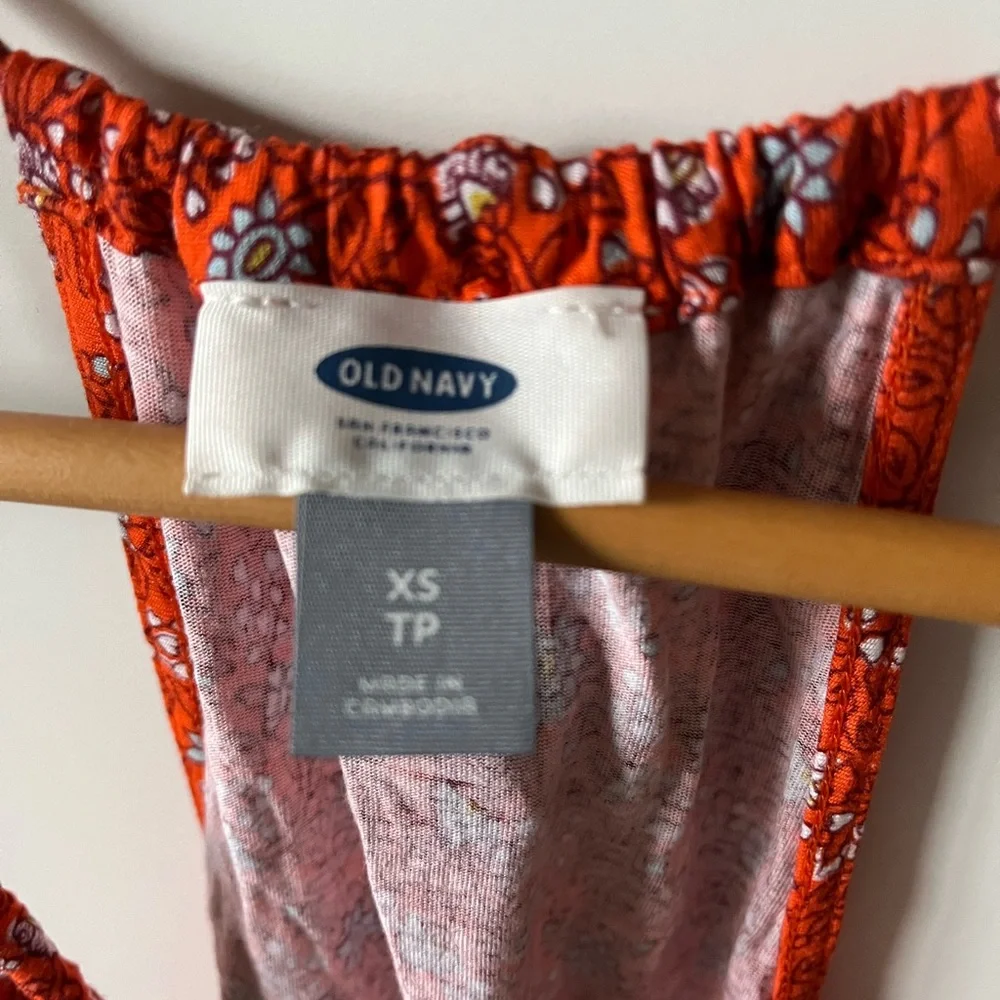 Old Navy tank - Picture 4 of 4